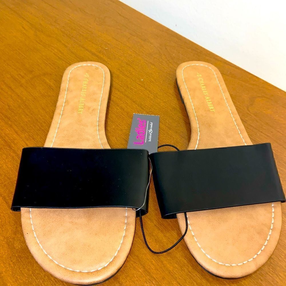 NWT Charles Albert sandals
